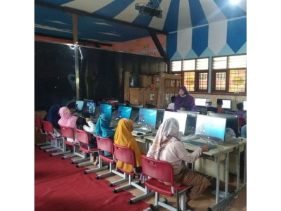 Siswa SDN Pandan Belajar Komputer 