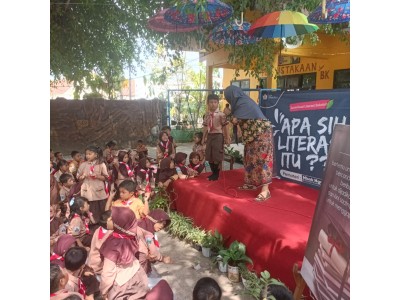 Literasi Mbok Ngat di SDN Pandan