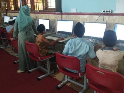 Siswa SDN Pandan Belajar Komputer 