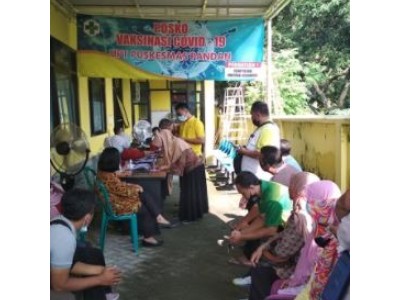 Vaksin untuk Bapak Ibu Guru dan staf SDN Pandan 2021